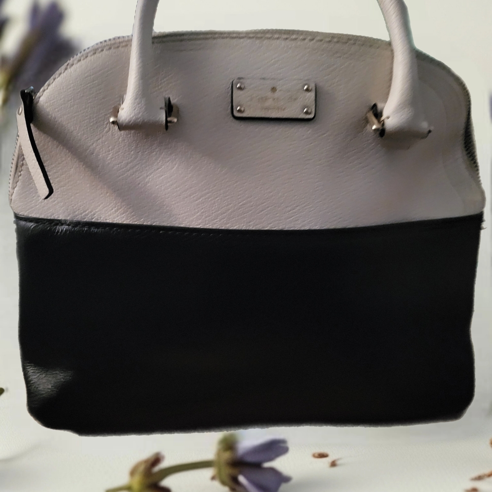 Elegant Black and Cream Handbag
